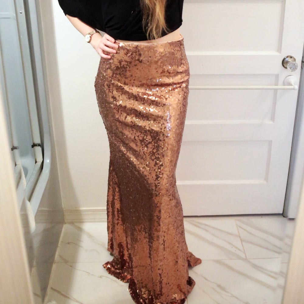 Follow Me Rose Gold Sequin Skirt NWT